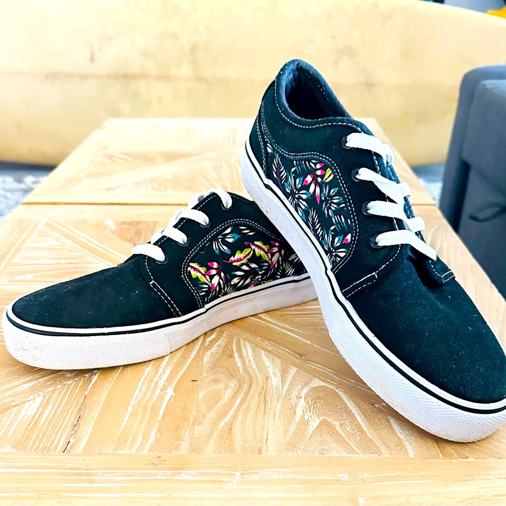 Maui and Sons, Wave men’s shoes,